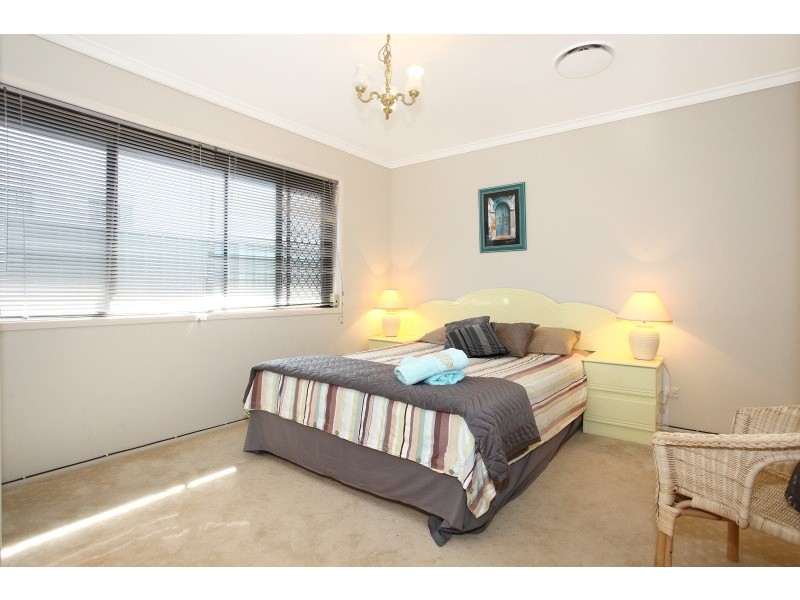 84 Markeri Street, Mermaid Waters QLD 4218