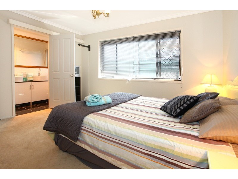 84 Markeri Street, Mermaid Waters QLD 4218