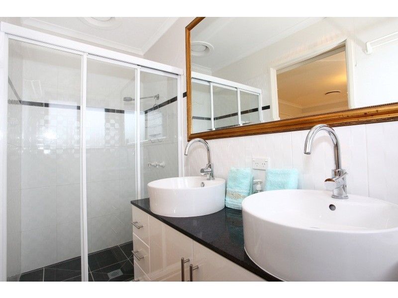 84 Markeri Street, Mermaid Waters QLD 4218