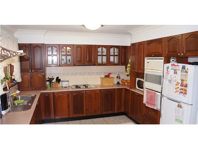 22 Castle Rock Court, Wattle Grove NSW 2173