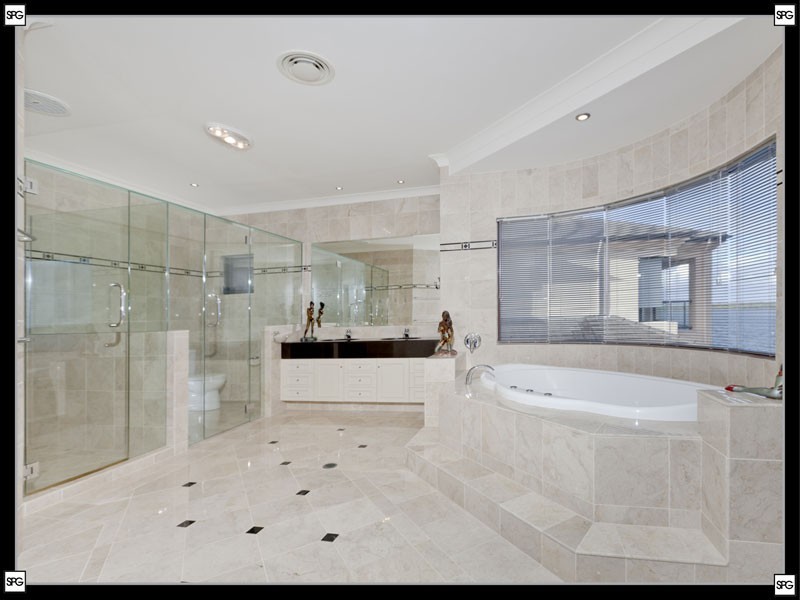 37 King Arthurs Court, Sovereign Islands QLD 4216