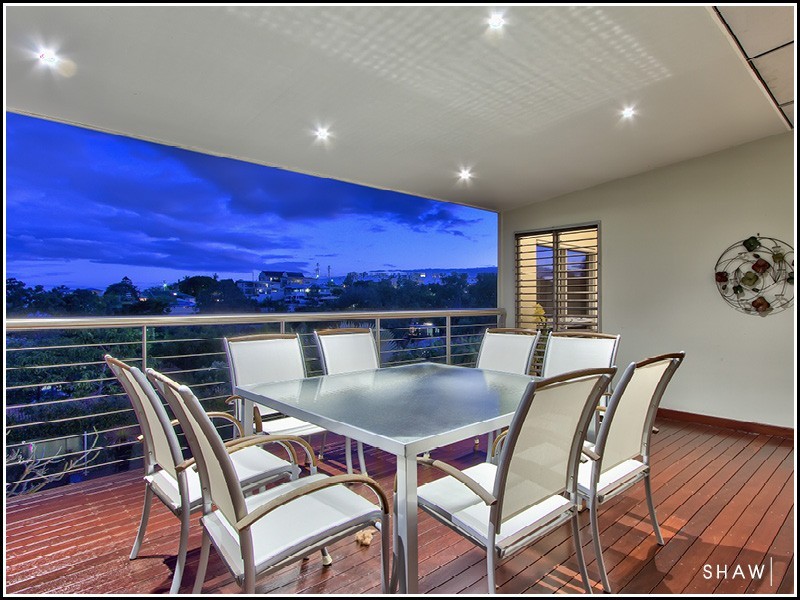 83 Fifth Avenue, Balmoral QLD 4171