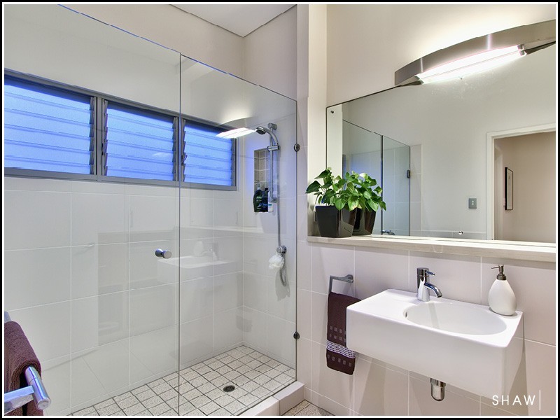 83 Fifth Avenue, Balmoral QLD 4171