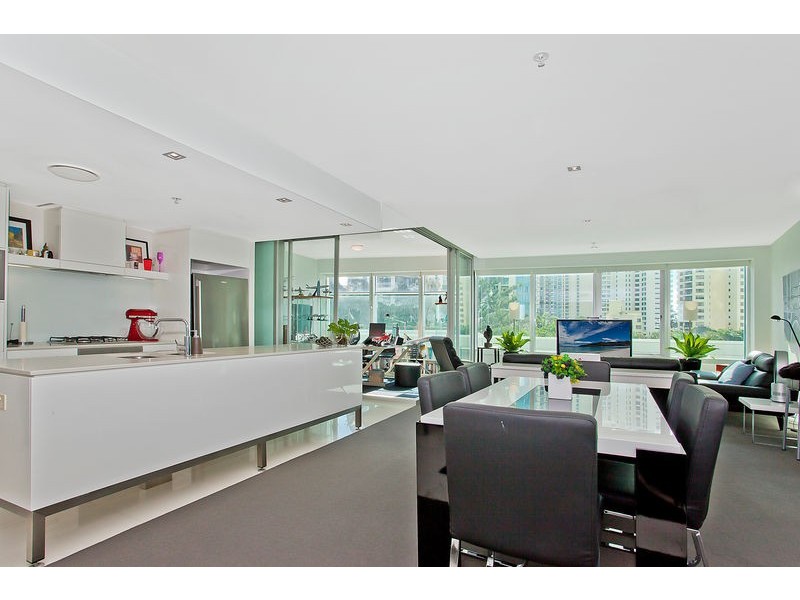 5 Hamiliton Ave, Surfers Paradise QLD 4217
