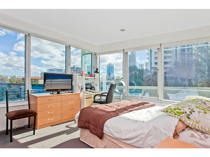 5 Hamiliton Ave, Surfers Paradise QLD 4217