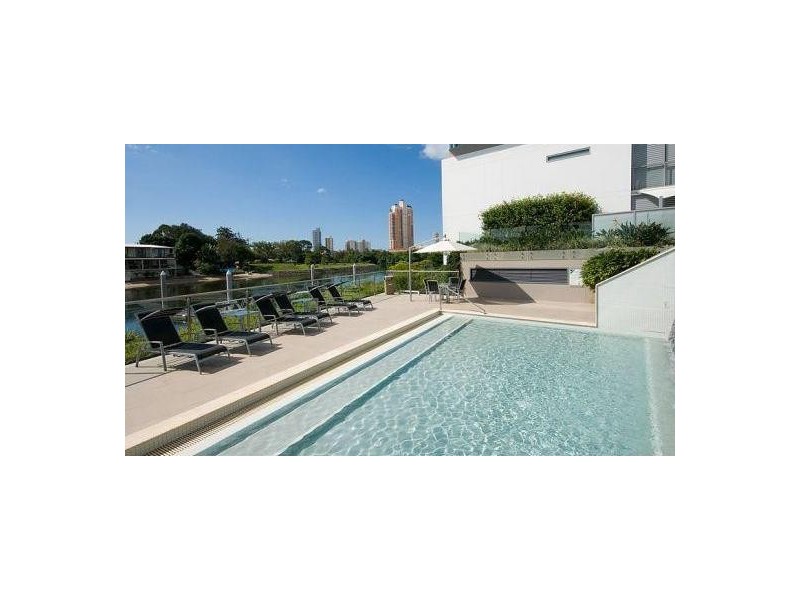 33 TE Peters Drive, Broadbeach QLD 4218