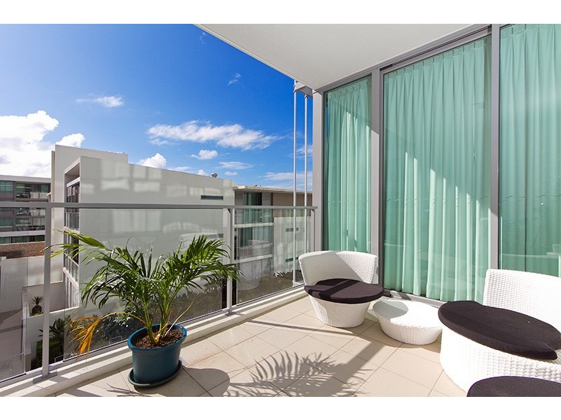 33 TE Peters Drive, Broadbeach QLD 4218