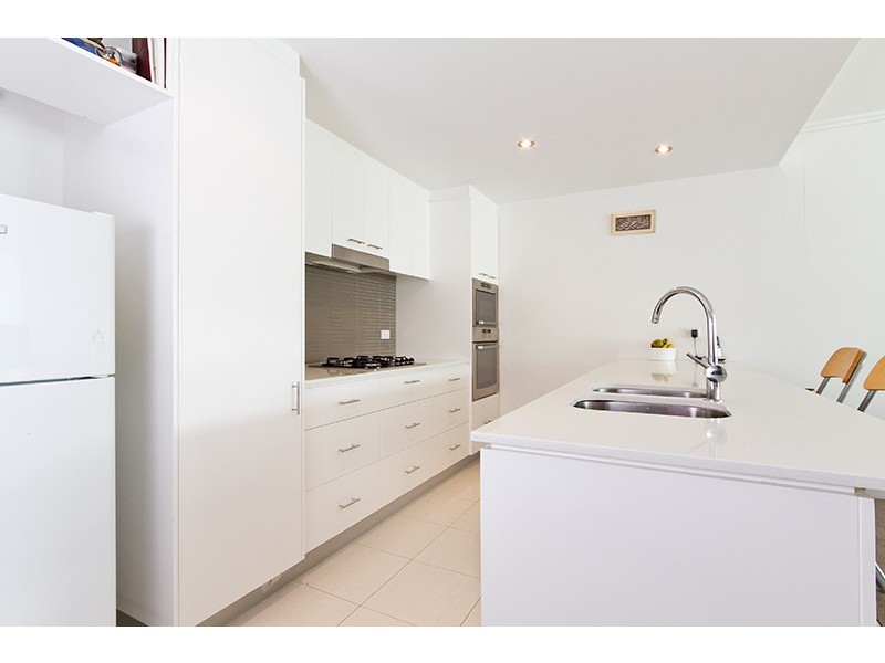 33 TE Peters Drive, Broadbeach QLD 4218