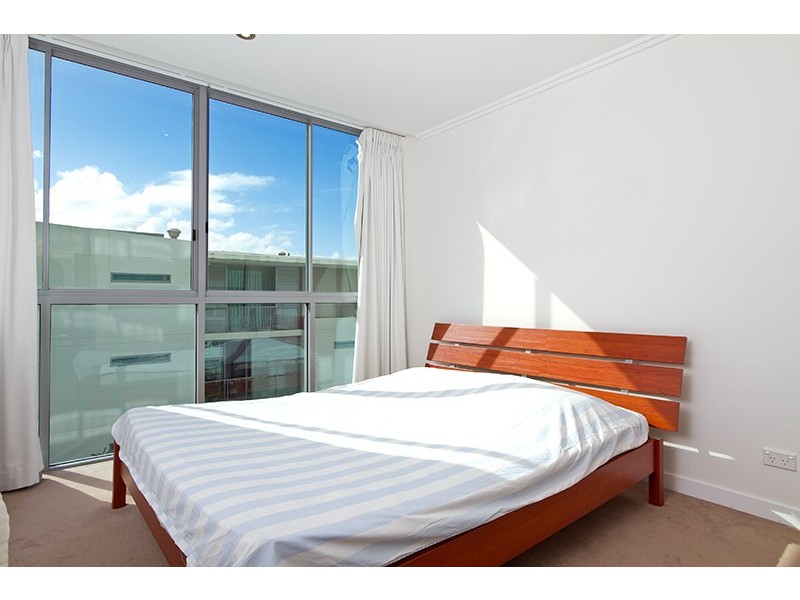 33 TE Peters Drive, Broadbeach QLD 4218