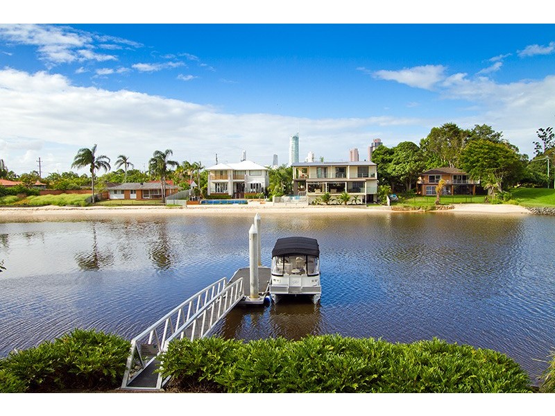 33 TE Peters Drive, Broadbeach QLD 4218