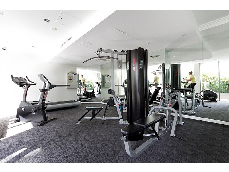 33 TE Peters Drive, Broadbeach QLD 4218