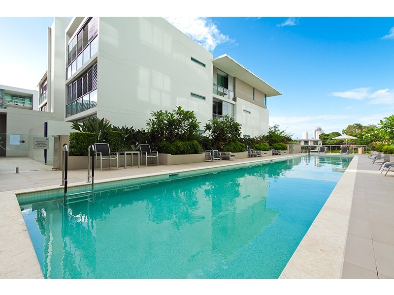 33 TE Peters Drive, Broadbeach QLD 4218