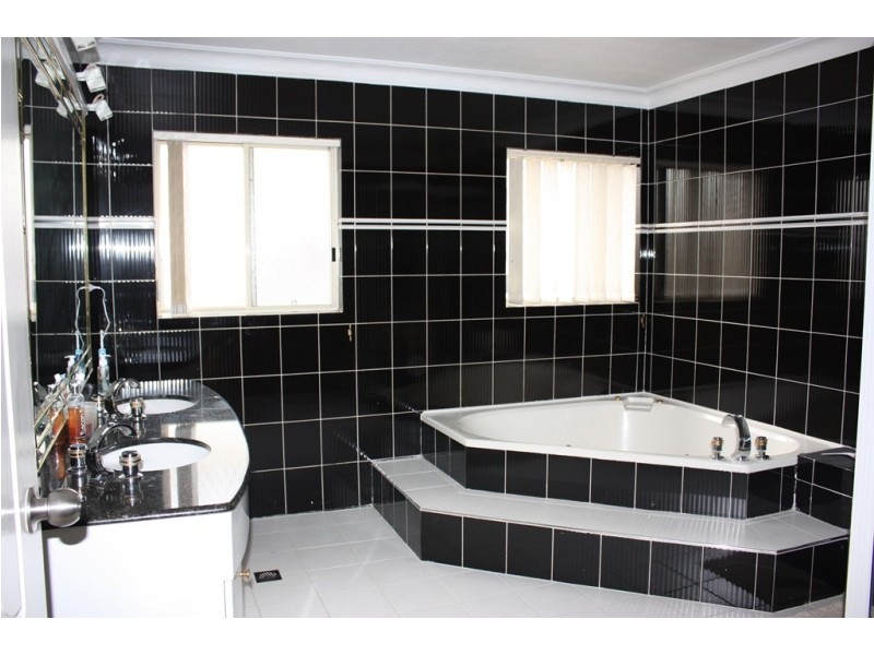 Bossley Park NSW 2176