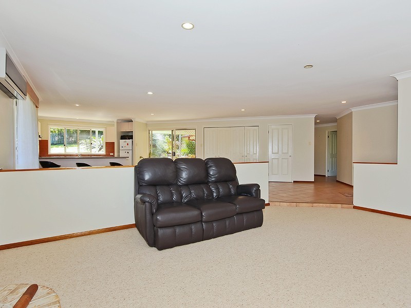 8 Phoenix Court, Eatons Hill QLD 4037