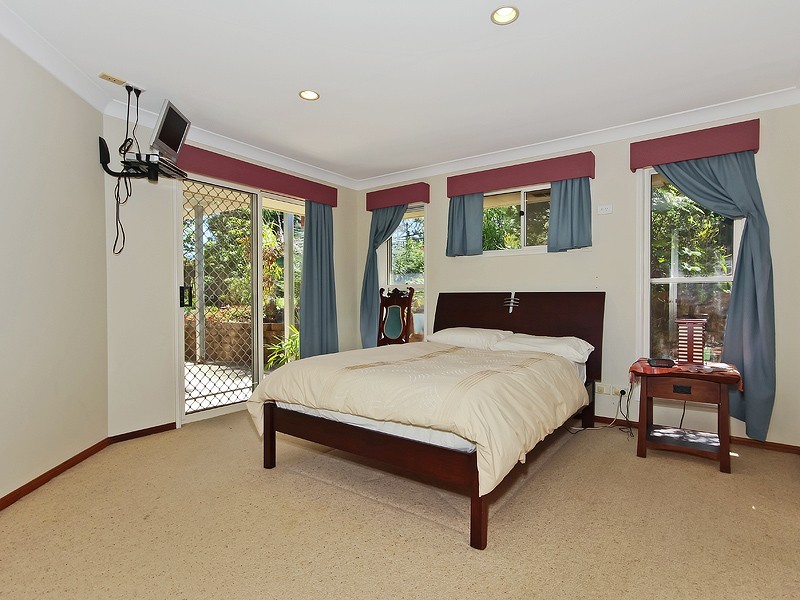 8 Phoenix Court, Eatons Hill QLD 4037
