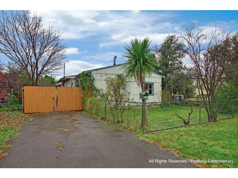 8 Wambool Street, Narrabundah ACT 2604