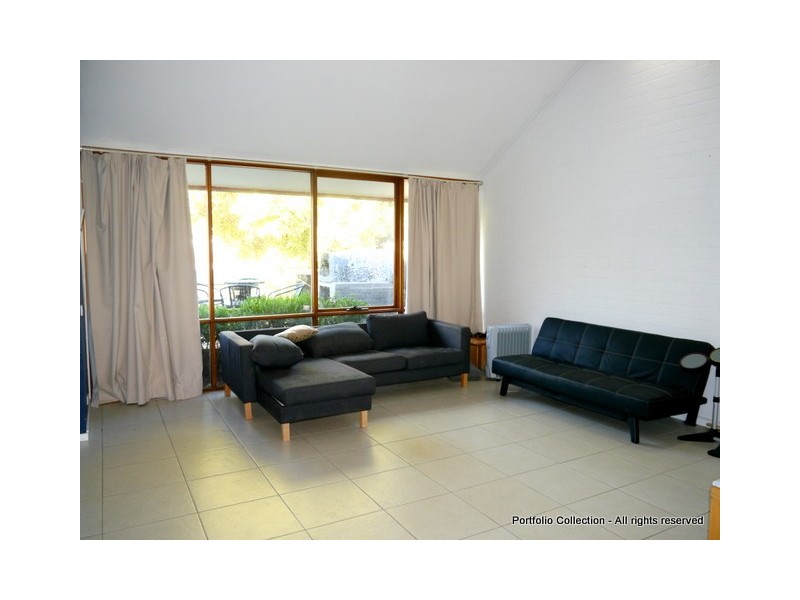 18 Maclachlan Street, Holder ACT 2611