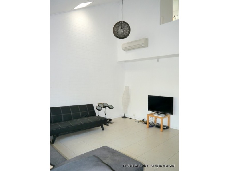 18 Maclachlan Street, Holder ACT 2611