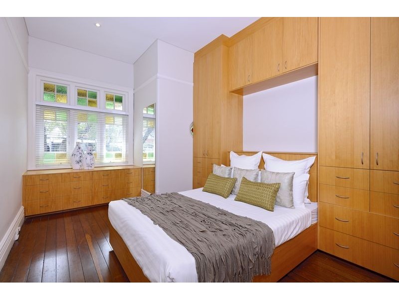25 Emmett St, Crows Nest NSW 2065