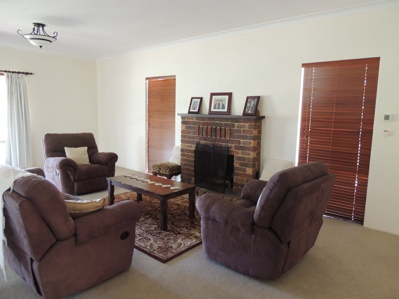 220 Neaves Road, Mariginiup WA 6078