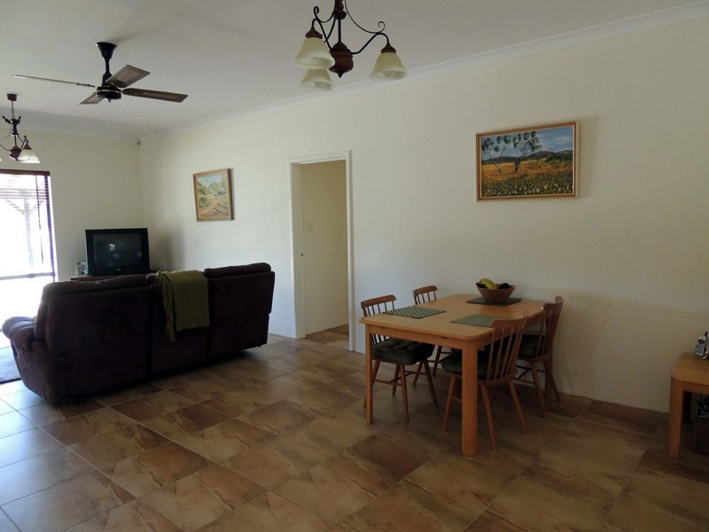 220 Neaves Road, Mariginiup WA 6078