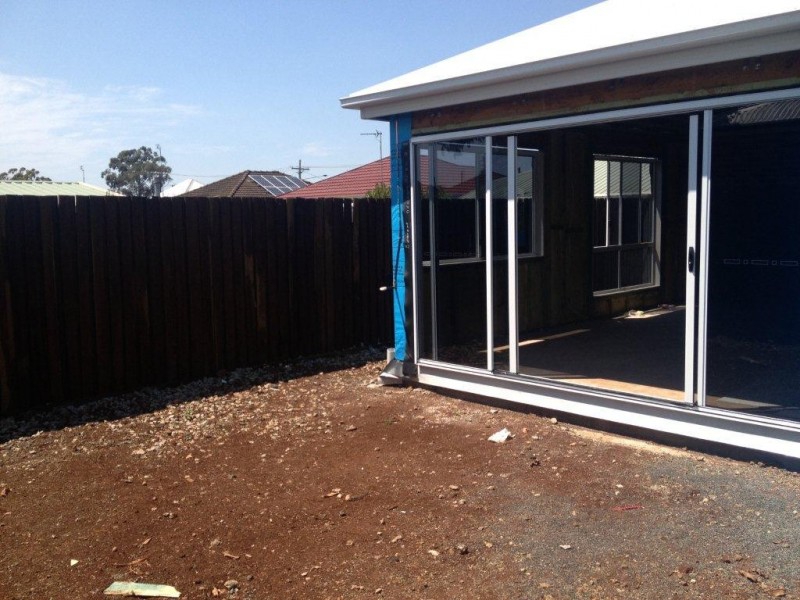 2/5 Gatfield, Newtown QLD 4350