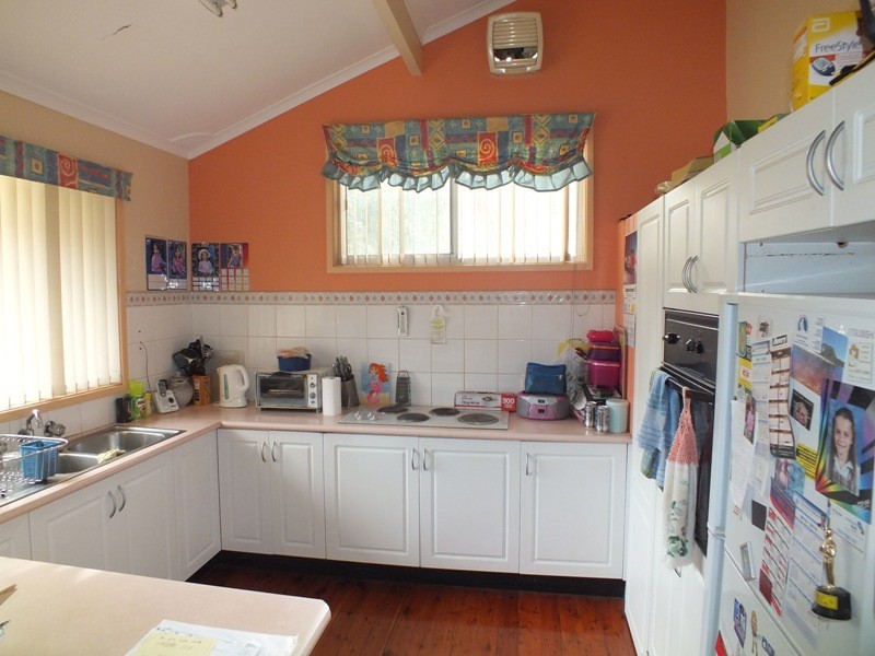 2 Lake Macquarie Street, Fennell Bay NSW 2283