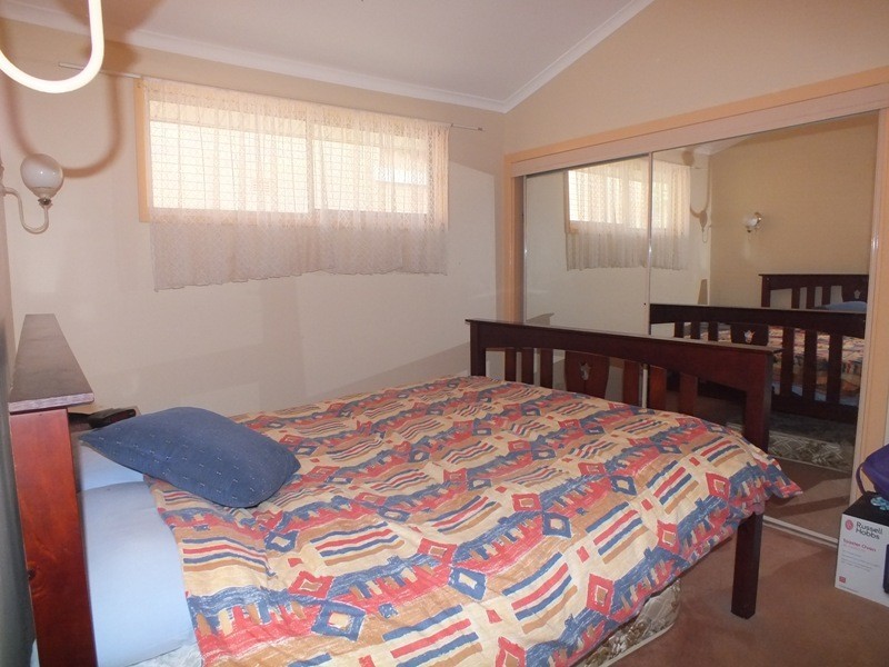 2 Lake Macquarie Street, Fennell Bay NSW 2283