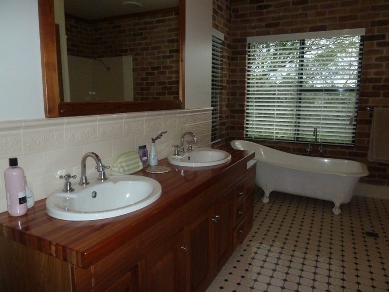 4 Eskdale Park Drive, Seaham NSW 2324