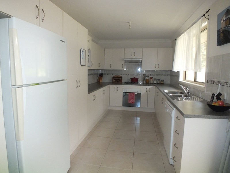 4 Vostok Cove, Cameron Park NSW 2285