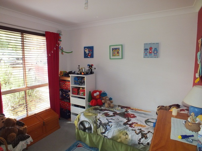 4 Vostok Cove, Cameron Park NSW 2285