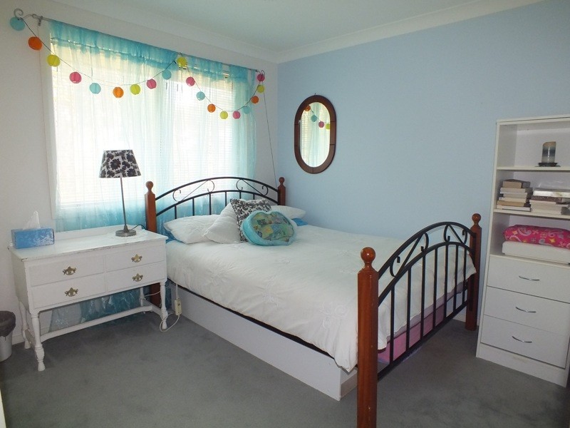 4 Vostok Cove, Cameron Park NSW 2285