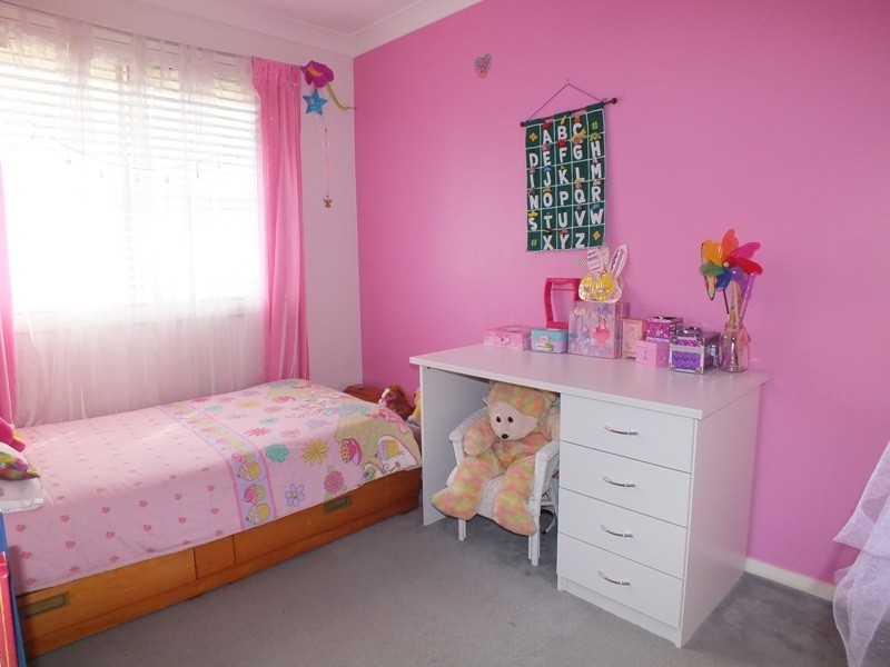 4 Vostok Cove, Cameron Park NSW 2285