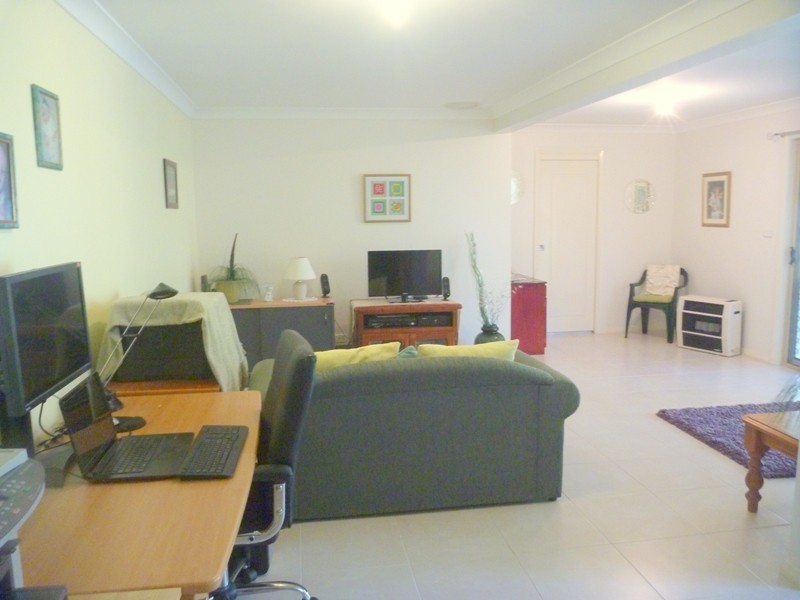 4 Vostok Cove, Cameron Park NSW 2285