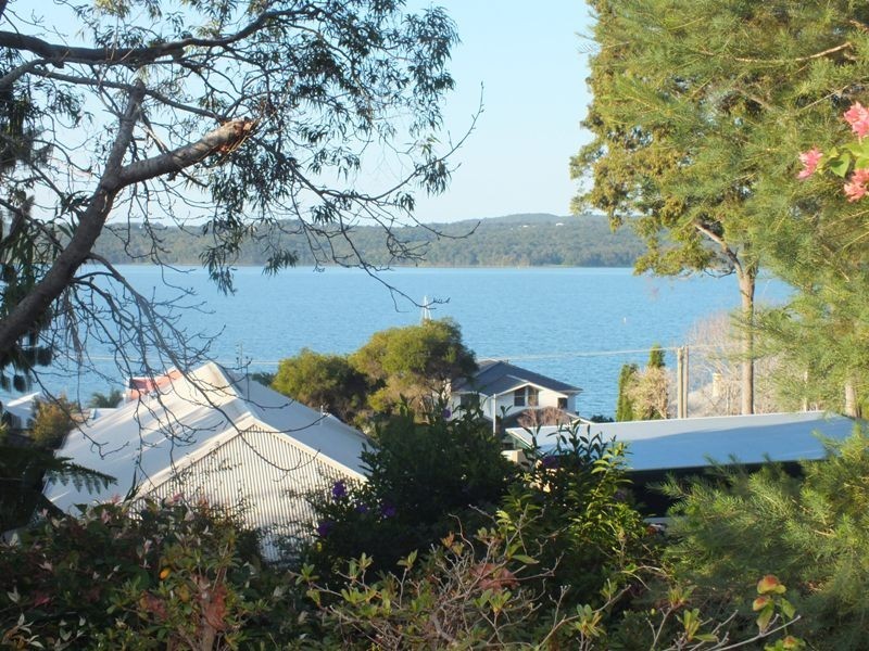 11 Amelia Street, Carey Bay NSW 2283