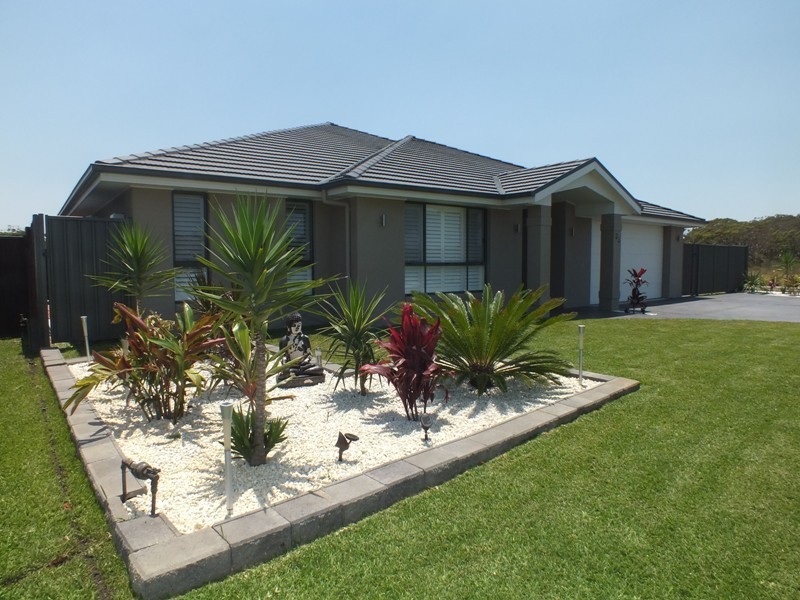 33 Jabiru Drive, Fern Bay NSW 2295