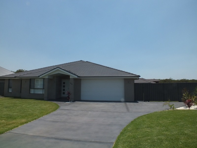 33 Jabiru Drive, Fern Bay NSW 2295