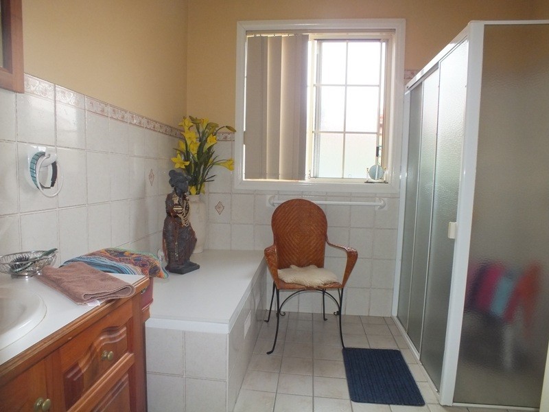 2A Harvard Close, Jesmond NSW 2299