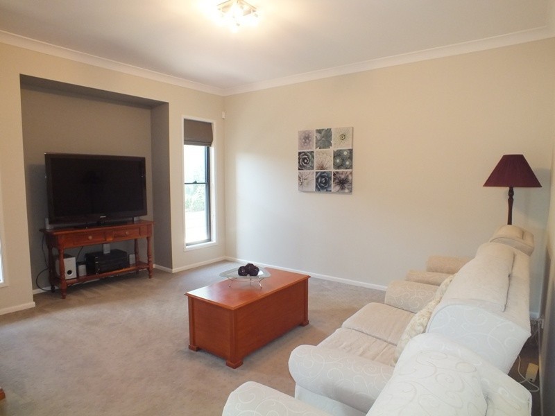 4a Redgrove Street, Branxton NSW 2335