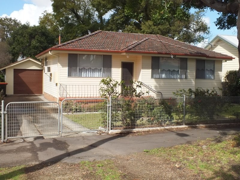 1 Roxburgh Street, Lorn NSW 2320