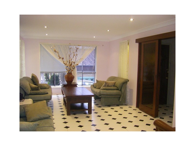 9 Darren Ave, Kanahooka NSW 2530