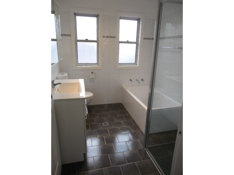 15 Macarthur Parade, Mangerton NSW 2500