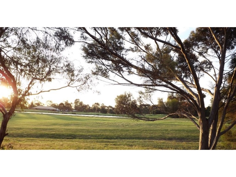 14 St Andrews Court, Sunbury VIC 3429