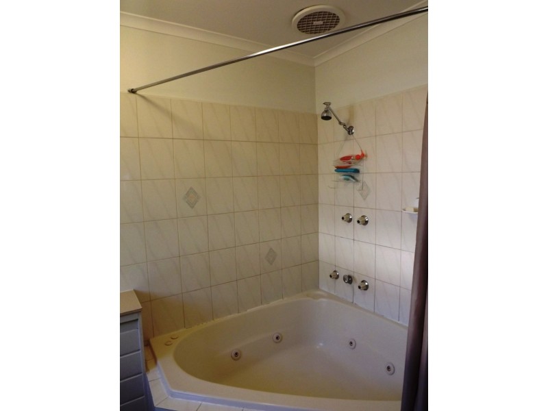 1 Werona Ct, Meadow Heights VIC 3048