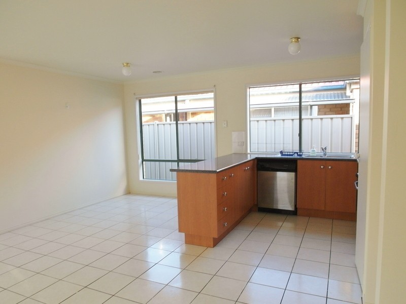 38 Milburn Circuit, Caroline Springs VIC 3023