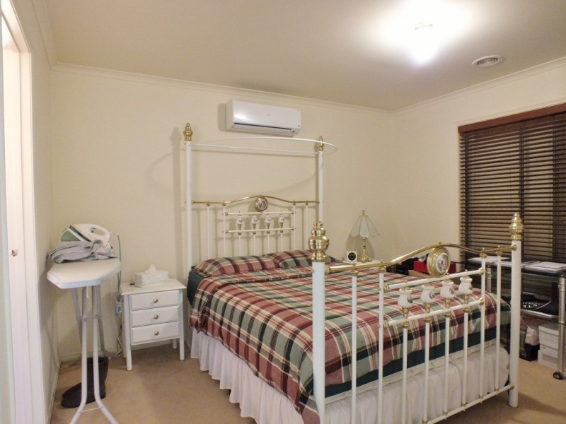 38 Milburn Circuit, Caroline Springs VIC 3023