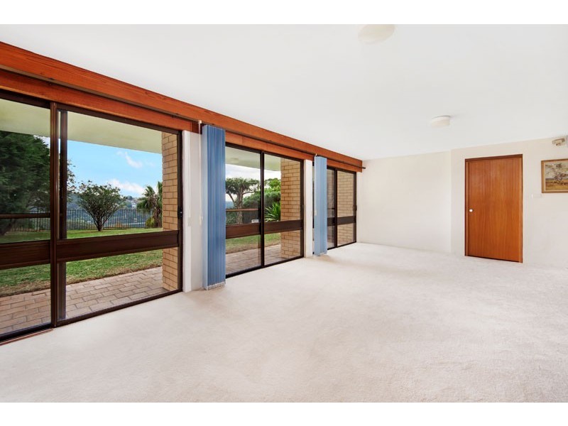 1 Downes Close, Illawong NSW 2234