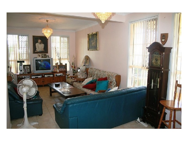 18 Peace Ct, Mount Warren Park QLD 4207