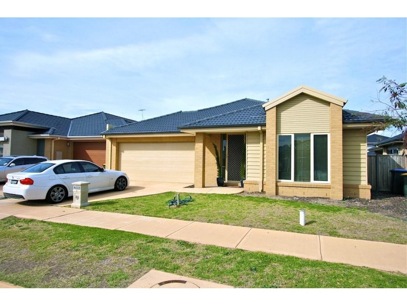 9 Tarcoola Crescent, Sanctuary Lakes VIC 3030