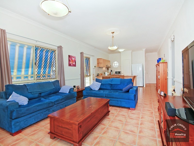 6 RIPPONLEA COURT, Forest Lake QLD 4078